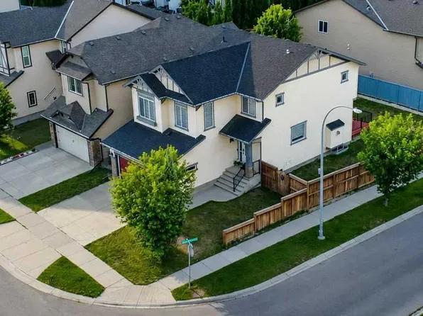 799 S New Brighton Dr SE, Calgary, AB T2Z 1A1