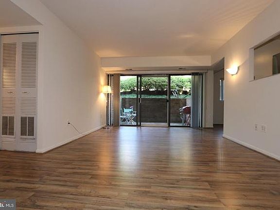 5th image of 9708 Kingsbridge Dr APT 4
