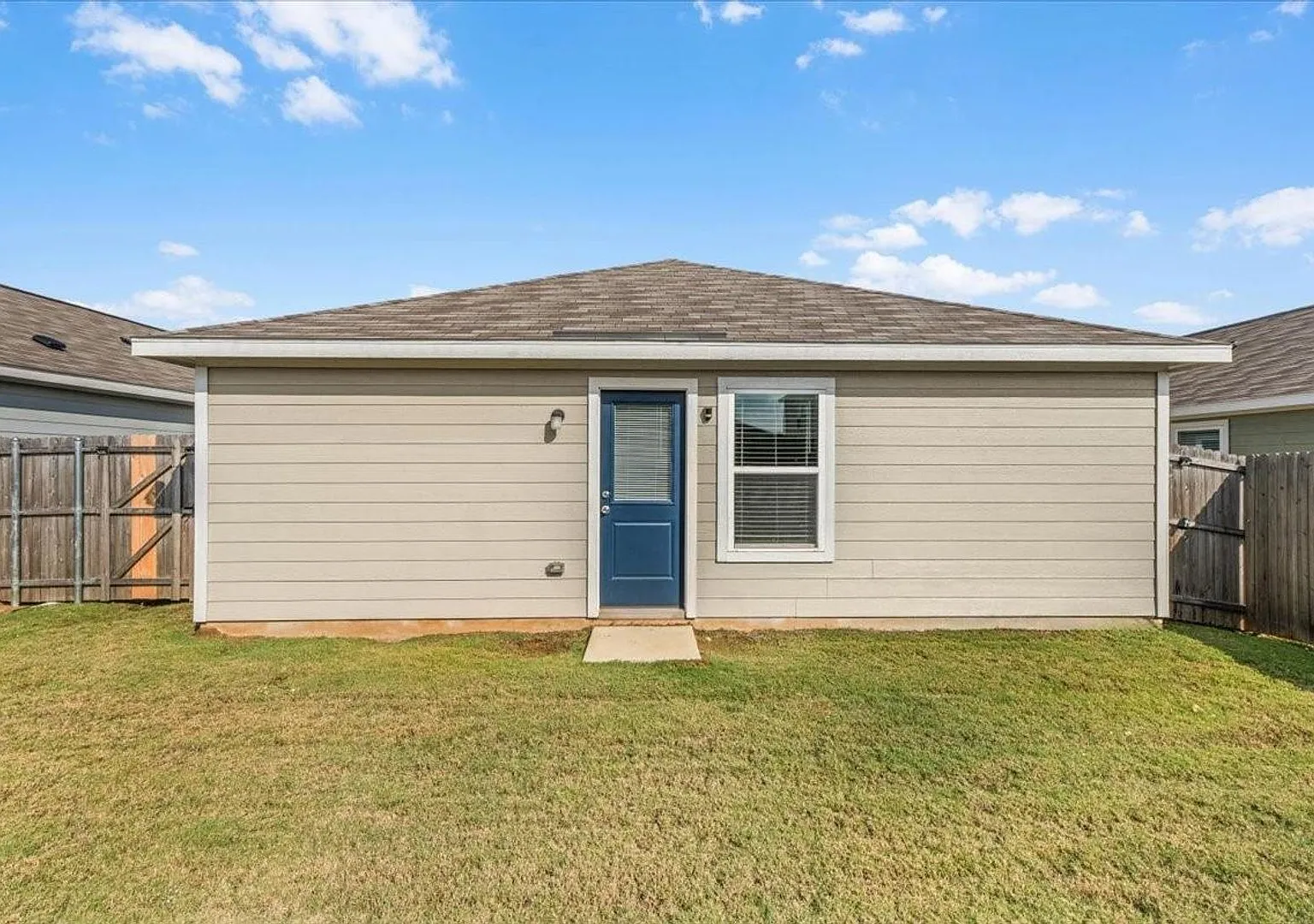 Available Now Fort Worth 76140 — Photo 3