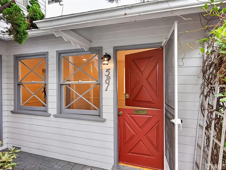 581 Park Ave — Photo 13