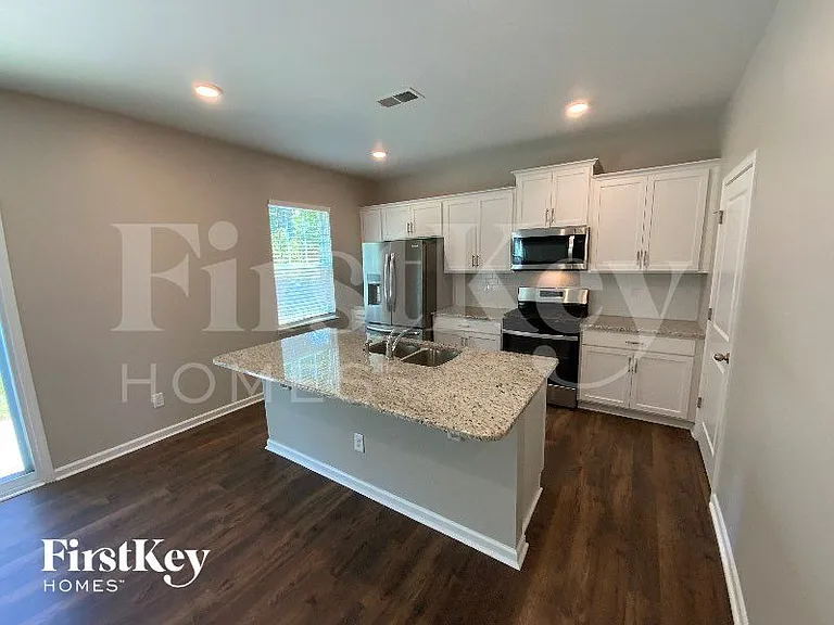 150 Scotsway Ct — Photo 4
