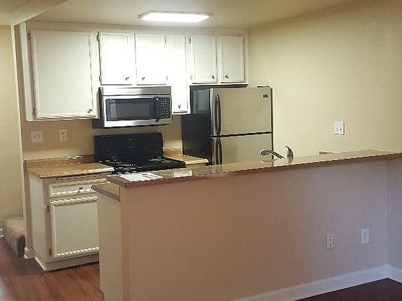 5th image of 4638 Kensington Dr Unit 3