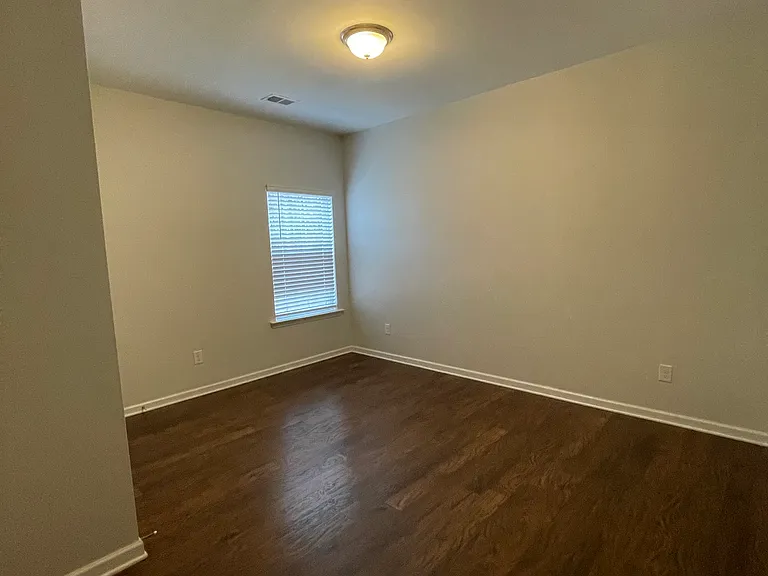918 Rockleigh Dr — Photo 18