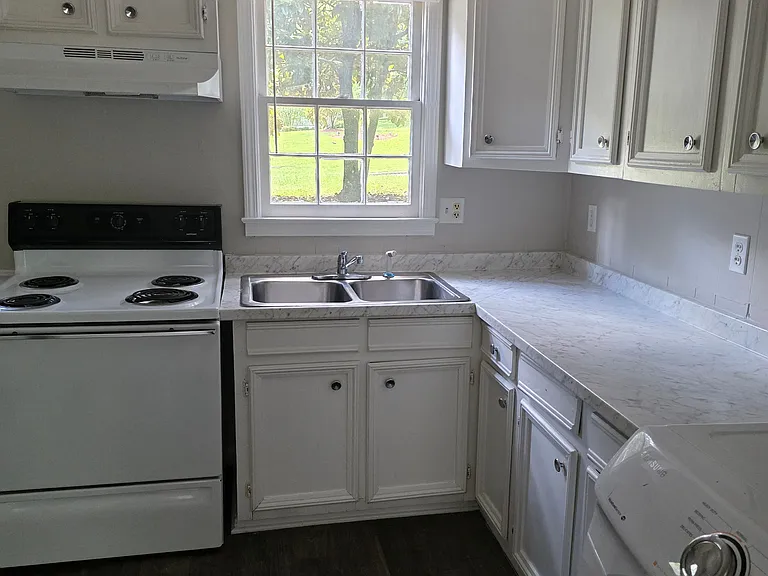 Bentley Woods Apartments — Photo 21