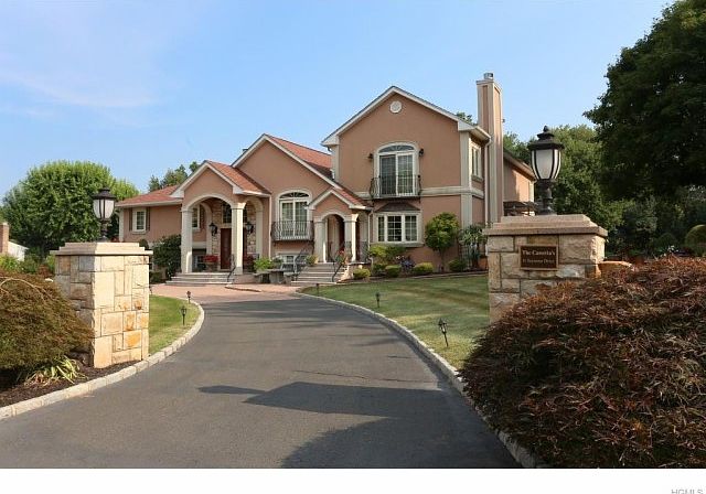 1st image of 11 Seymour Dr