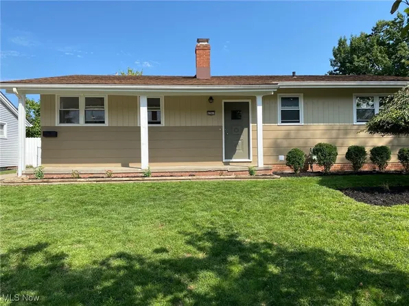 6261 Springwood Rd, Parma Heights, OH 44130