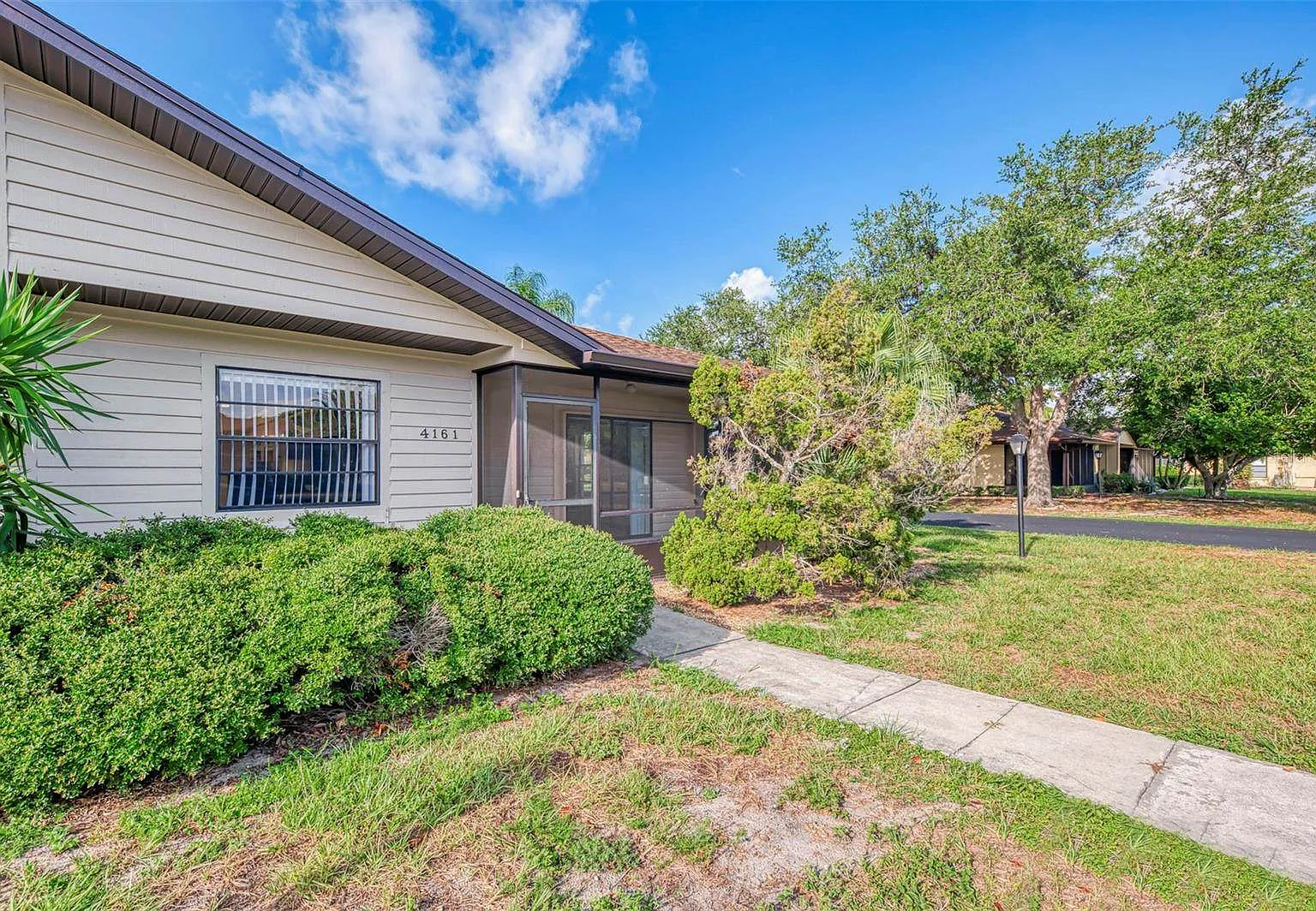 2 bed, 1044 sqft, $1,700 — Photo 3