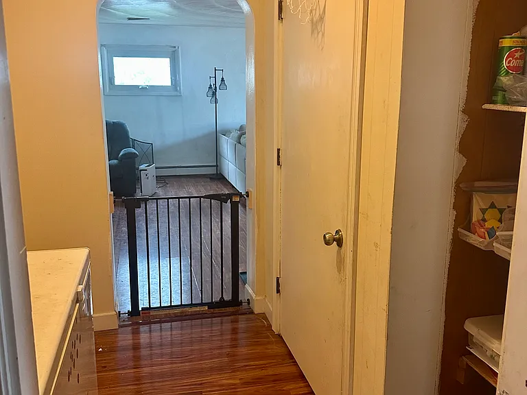 1st floor hallway to living room