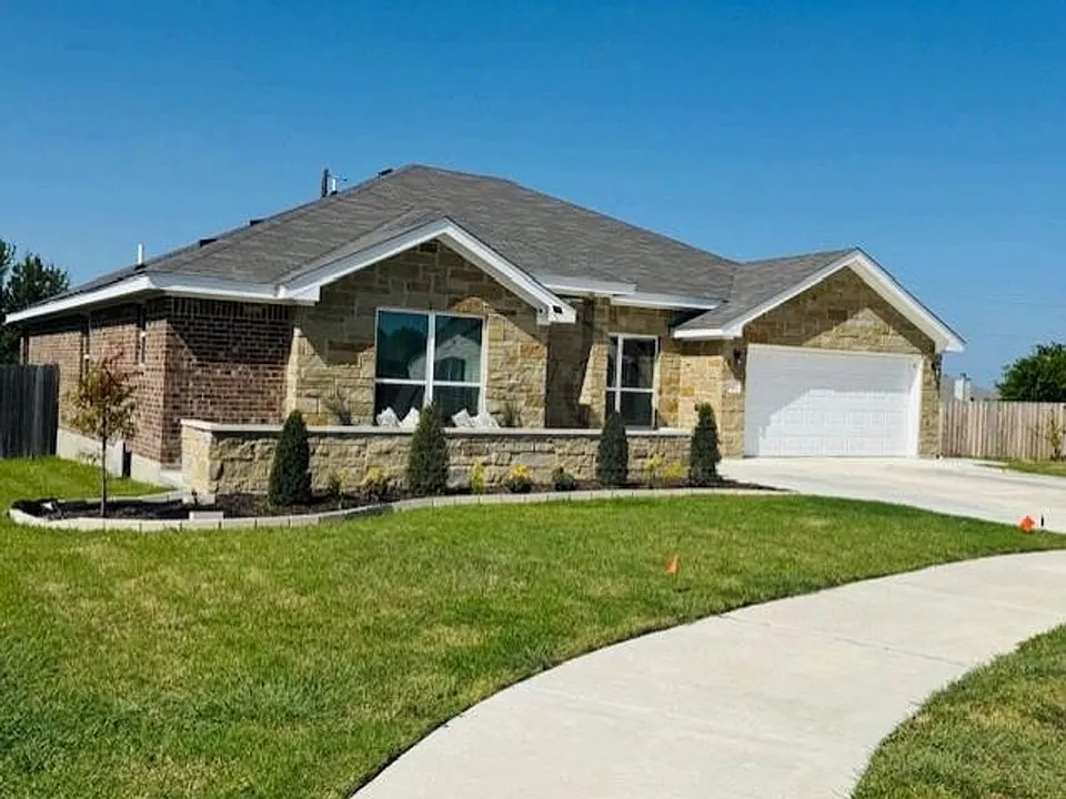 907 Holliday Dr