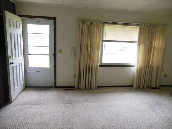 3rd image of 2616 Vineyard St #B