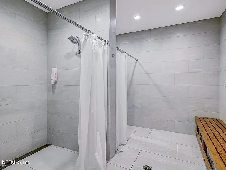571 Marquesa Cir — Photo 64