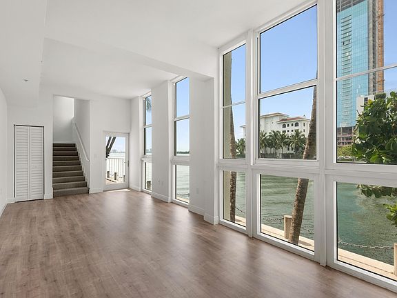4th image of 520 NE 29th St #Townhouse