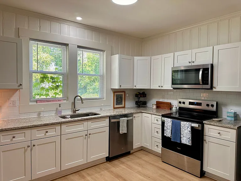 708 N Market St #A — Photo 5
