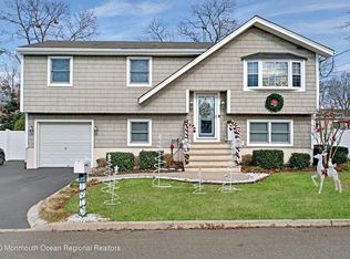 1910 Ravenwood Dr, Toms River, NJ 08753