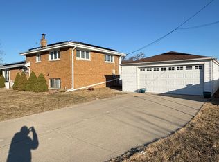 8901 Octavia Ave, Morton Grove, IL 60053
