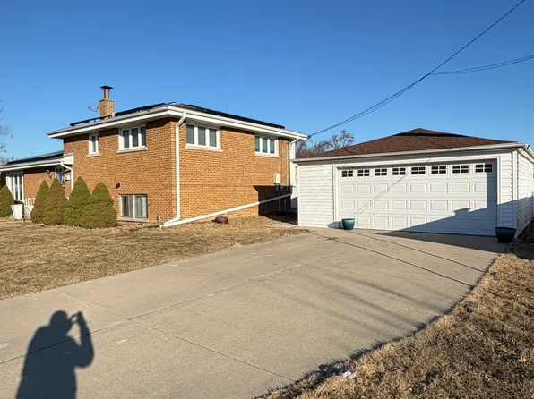 8901 Octavia Ave, Morton Grove, IL 60053