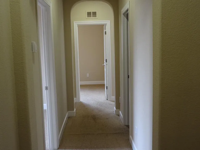 1123 Montague Ln — Photo 46