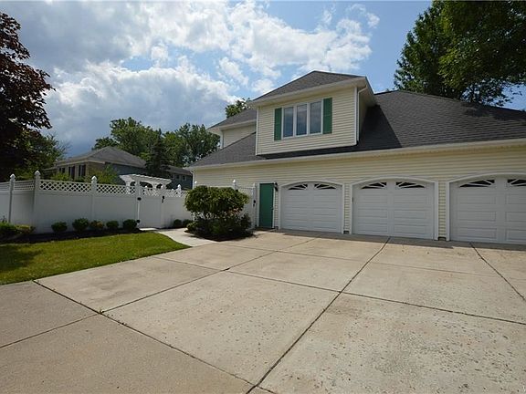 2nd image of 136 Viscount Dr