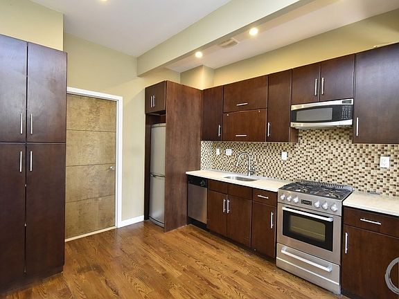4th image of 2586 Bedford Ave #3L