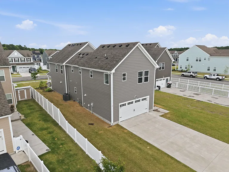 208 Ryker Rd E — Photo 39