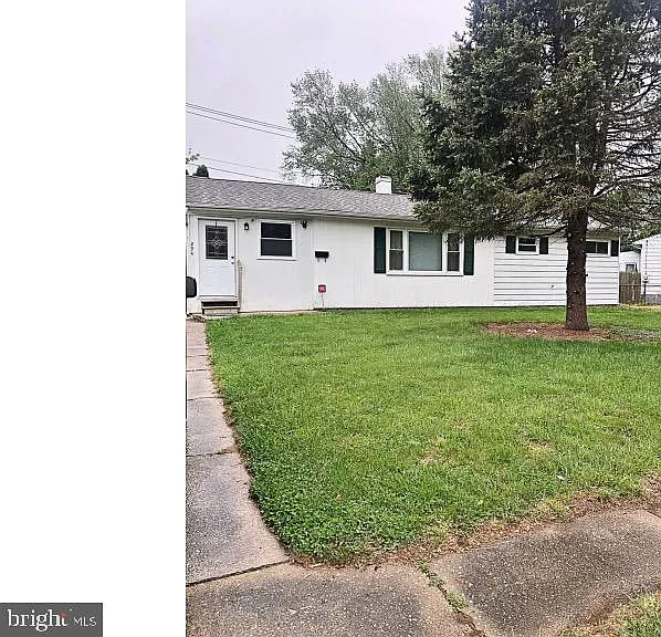 3 bed, 1100 sqft, $1,700 — Photo 2