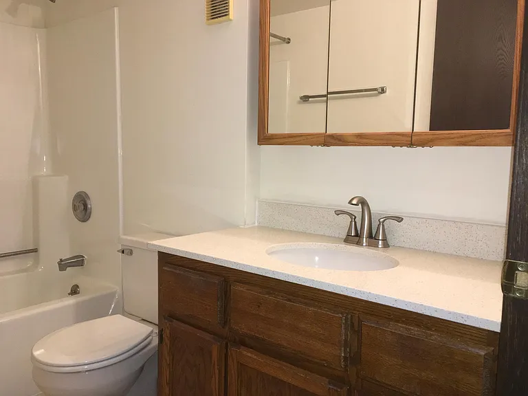 W69N905 Evergreen Ct — Photo 17