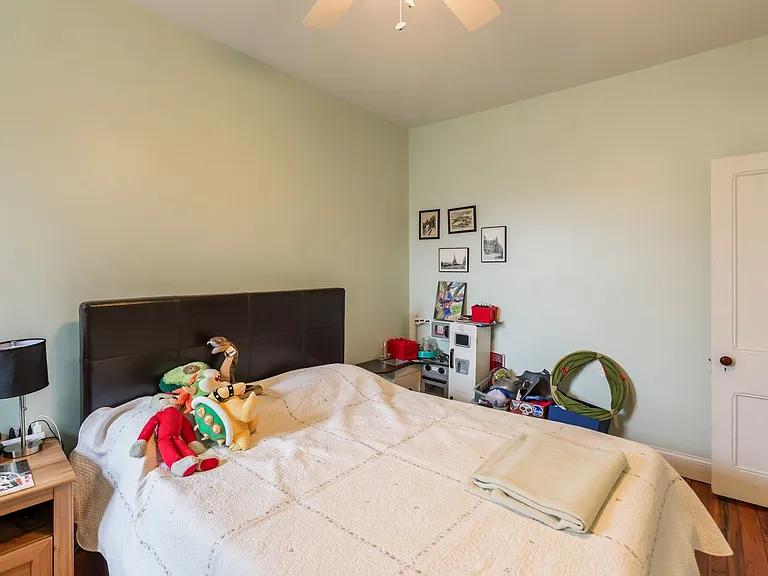 206 S 43rd St — Photo 30