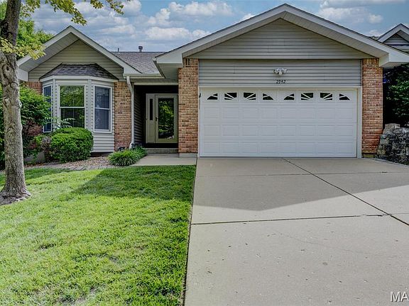 2nd image of 2942 Sylvan Ln