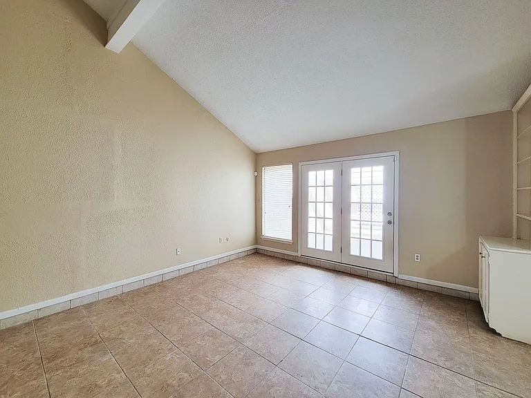 2710 Quail Creek Dr — Photo 10