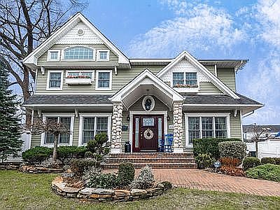 1st image of 829 Doughty Ave