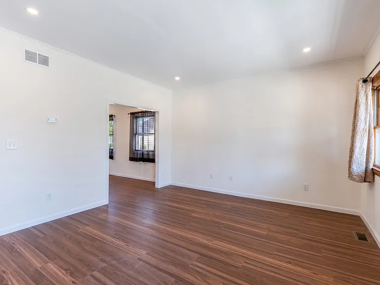 10 Lincoln St — Photo 8