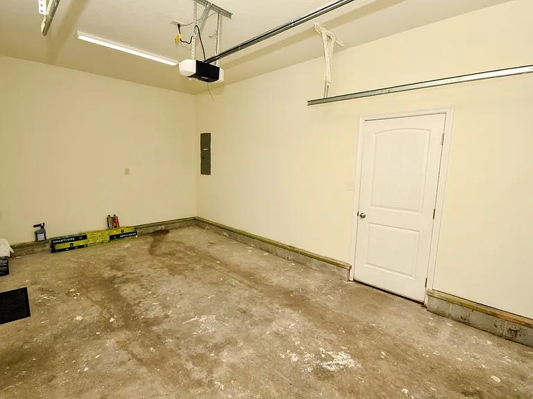 4115 Franklin St — Photo 31