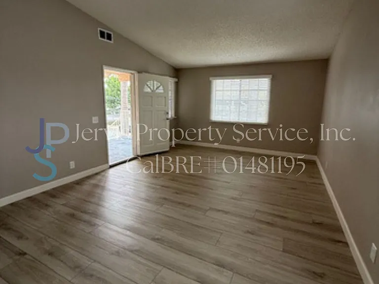Entrance/Living Room