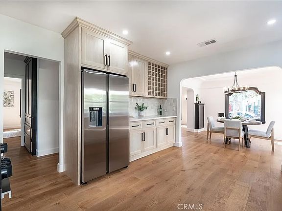 5th image of 230 Orizaba Ave #230