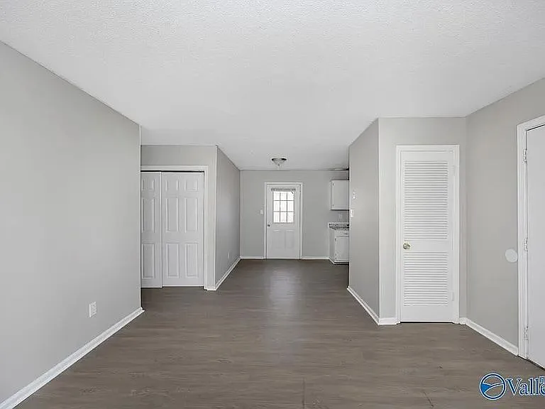 149 Angela Dr — Photo 3
