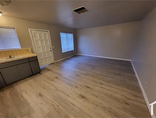 1214 E Clinton Ave #202 — Photo 2