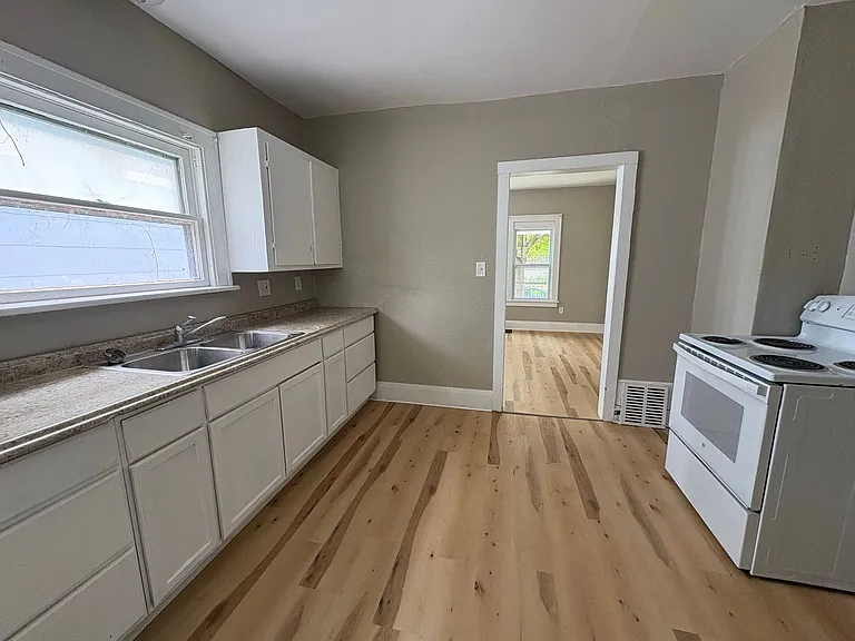 4224 Fairview Dr — Photo 6