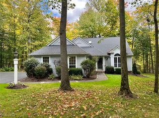 11800 Pinehurst Dr, Chardon, OH 44024