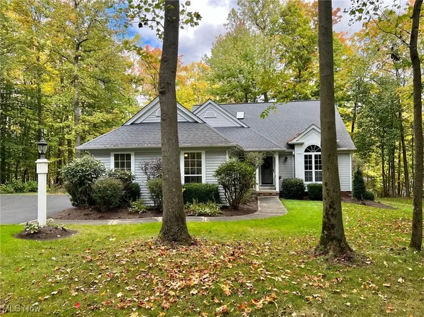 11800 Pinehurst Dr, Chardon, OH 44024