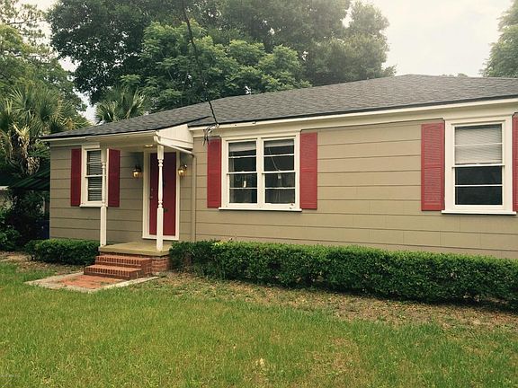3rd image of 1533 River Hills Cir W