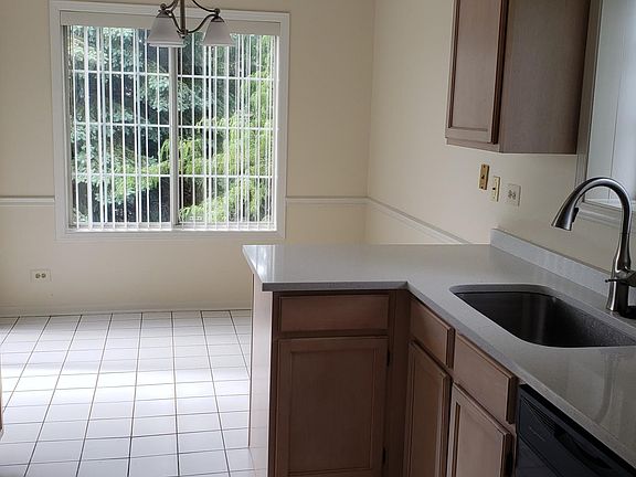 4th image of 1517 W Hawkes St Unit 4