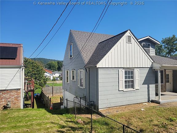 15th image of 202 Winfield Rd