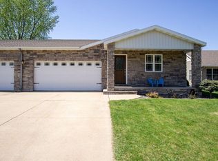 3312 White Oak Ln, Eau Claire, WI 54703
