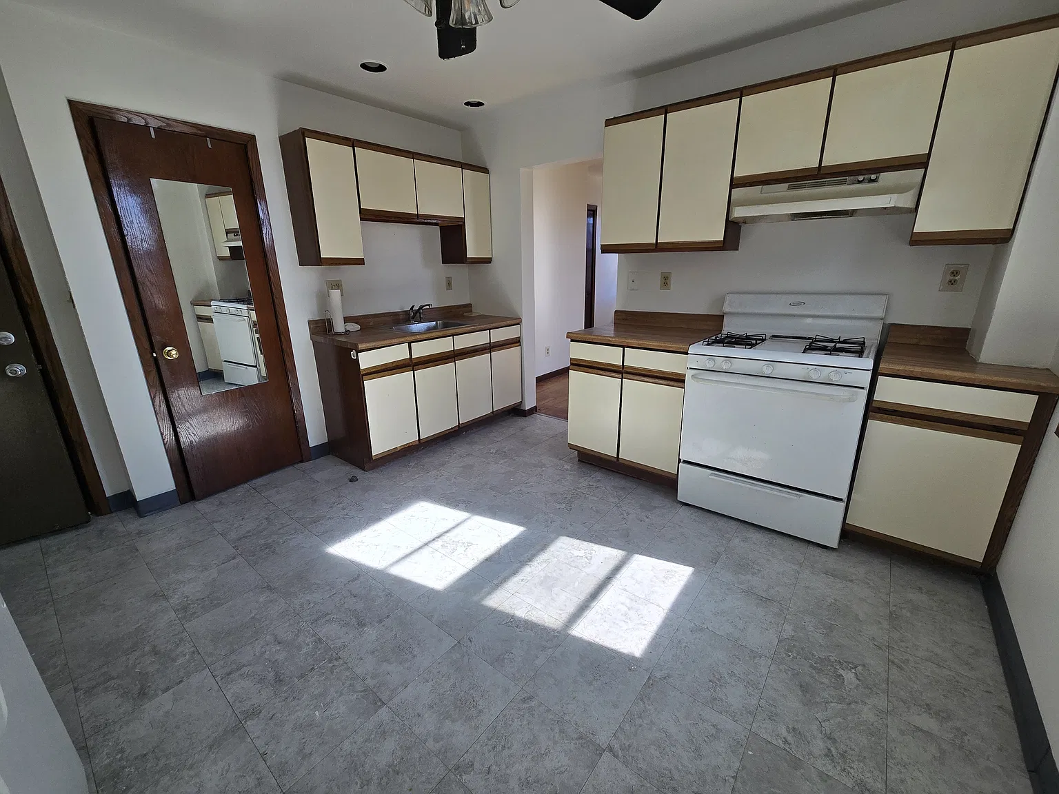 1 bed, 500 sqft, $825 — Photo 2