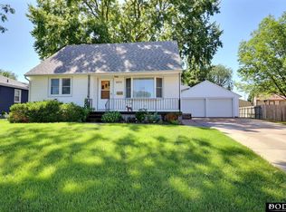 2075 Fairacres Dr, Fremont, NE 68025