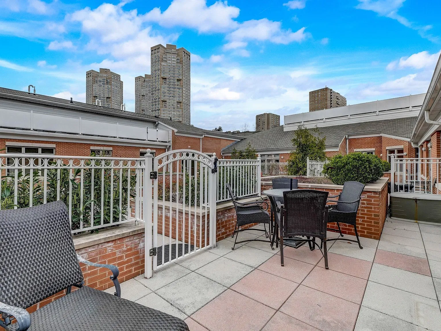 Hudson Pointe — Photo 1