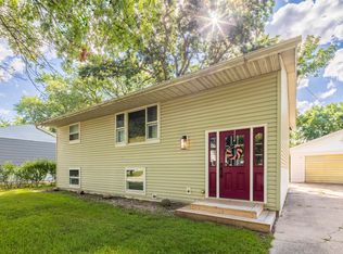 911 Essex Ln, Michigan City, IN