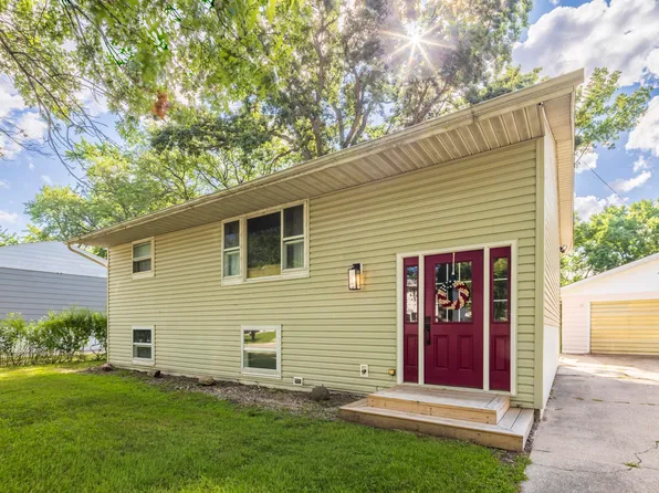 911 Essex Ln, Michigan City, IN 46360