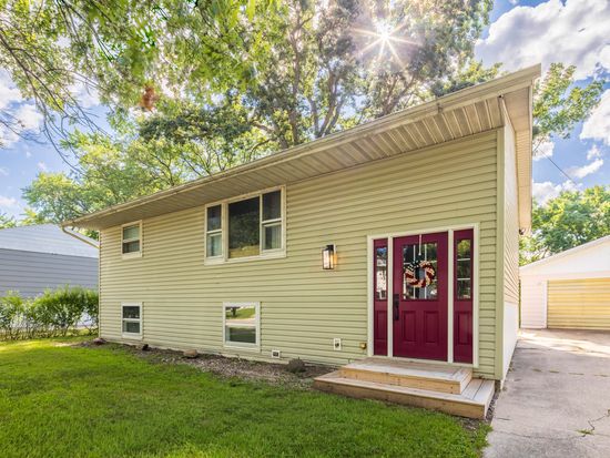 911 Essex Ln, Michigan City, IN 46360