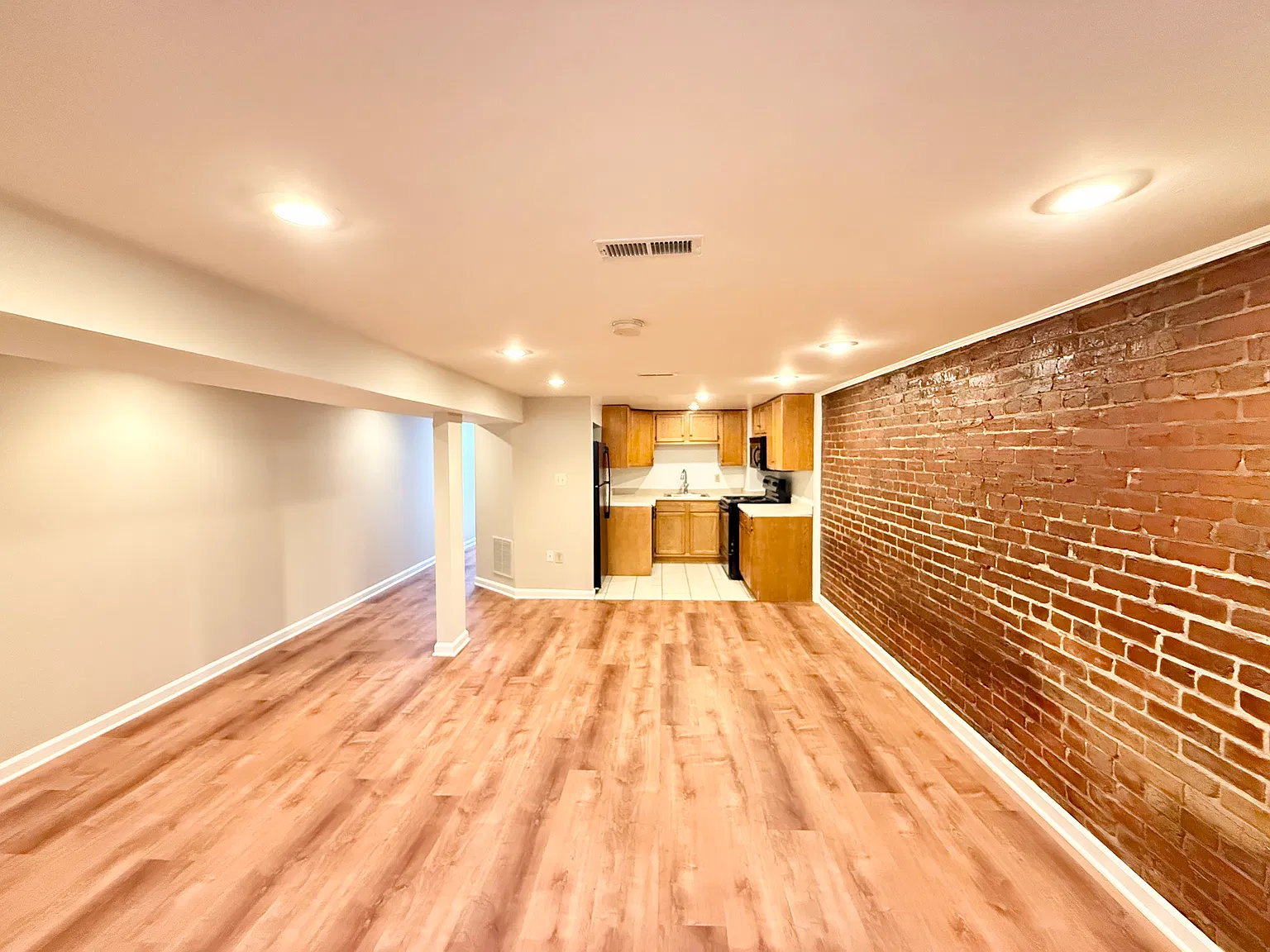 1 bed, 900 sqft, $1,649 — Photo 2